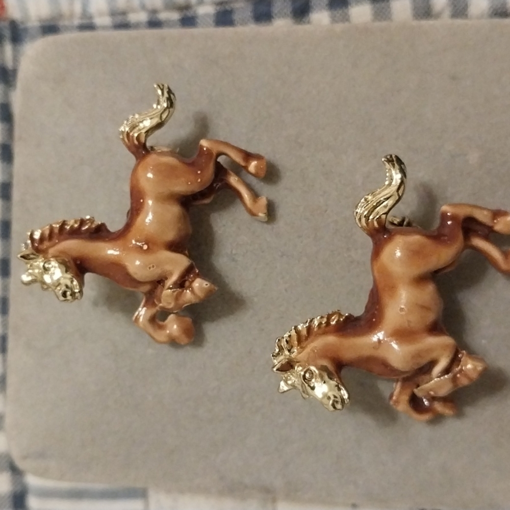 Vintage Horse pins Set Of Two - Picture 1 of 3